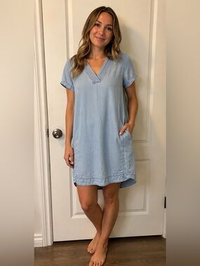 H&M Light Blue V-Neck Short Sleeve Shift Dress